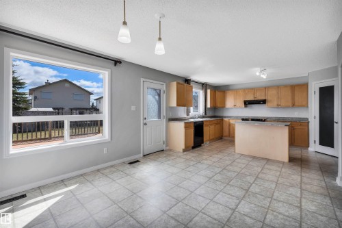 4316 151 Avenue, Edmonton, AB - Indoor Photo Showing Kitchen