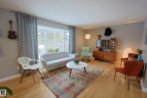 43 Brampton Street, Spruce Grove, AB - Indoor Photo Showing Living Room