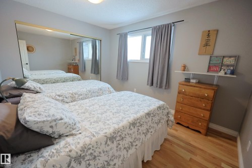 43 Brampton Street, Spruce Grove, AB - Indoor Photo Showing Bedroom
