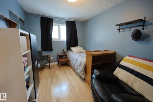 43 Brampton Street, Spruce Grove, AB - Indoor Photo Showing Bedroom