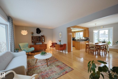 43 Brampton Street, Spruce Grove, AB - Indoor Photo Showing Living Room