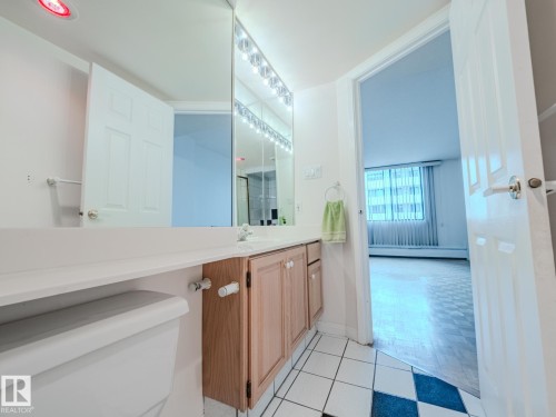1403 10160 115 Street, Edmonton, AB - Indoor Photo Showing Bathroom