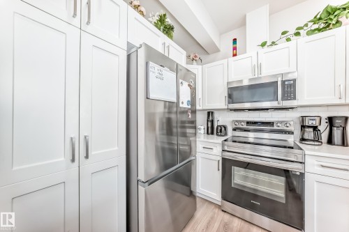 19 740 Daniels Way, Edmonton, AB - Indoor Photo Showing Kitchen