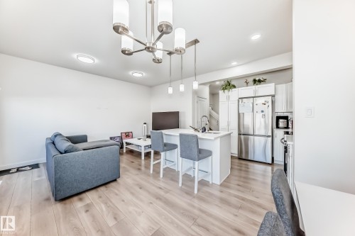 19 740 Daniels Way, Edmonton, AB - Indoor