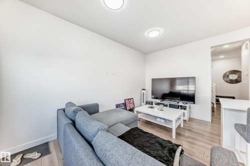 19 740 Daniels Way, Edmonton, AB - Indoor Photo Showing Living Room