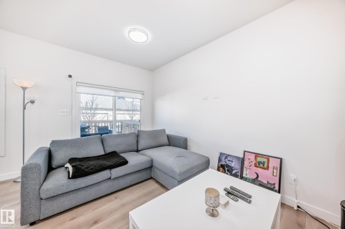 19 740 Daniels Way, Edmonton, AB - Indoor Photo Showing Living Room