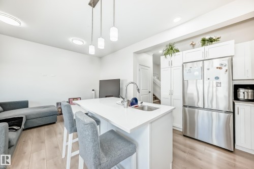 19 740 Daniels Way, Edmonton, AB - Indoor Photo Showing Kitchen