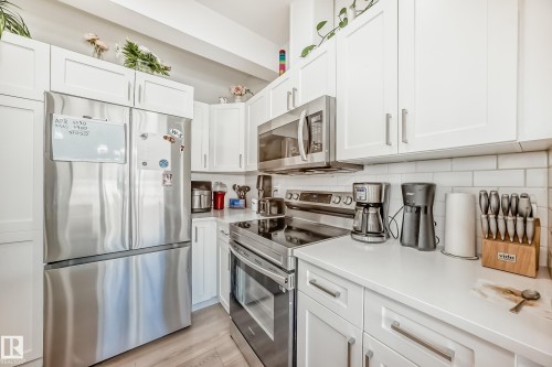 19 740 Daniels Way, Edmonton, AB - Indoor Photo Showing Kitchen