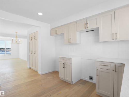 3-1205 Keswick Drive, Edmonton, AB - Indoor Photo Showing Kitchen