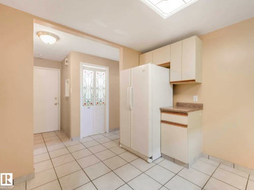 12715 95 Street, Edmonton, AB - Indoor