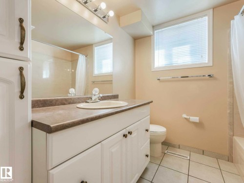 12715 95 Street, Edmonton, AB - Indoor Photo Showing Bathroom