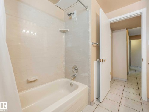 12715 95 Street, Edmonton, AB - Indoor Photo Showing Bathroom