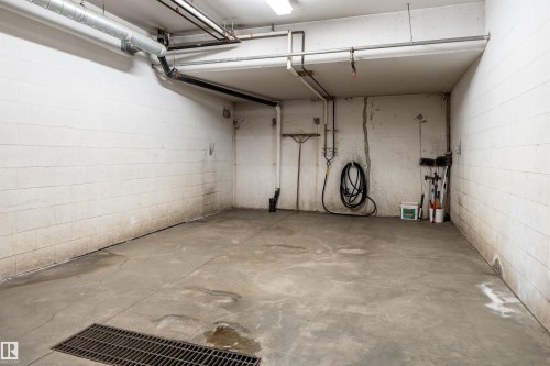 309 13450 114 Avenue, Edmonton, AB - Indoor Photo Showing Garage