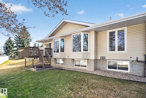 Raised deck with wood railing and stairs - 46 903 109 Street, Edmonton, AB - Outdoor