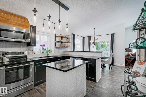 15003 128 Street, Edmonton, AB - Indoor Photo Showing Kitchen With Upgraded Kitchen