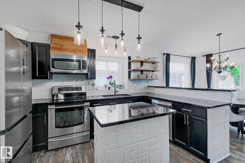 15003 128 Street, Edmonton, AB - Indoor Photo Showing Kitchen With Upgraded Kitchen