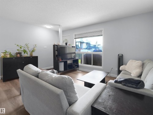 137 2703 79 Street, Edmonton, AB - Indoor Photo Showing Living Room
