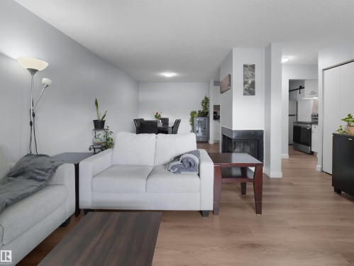 137 2703 79 Street, Edmonton, AB - Indoor Photo Showing Living Room