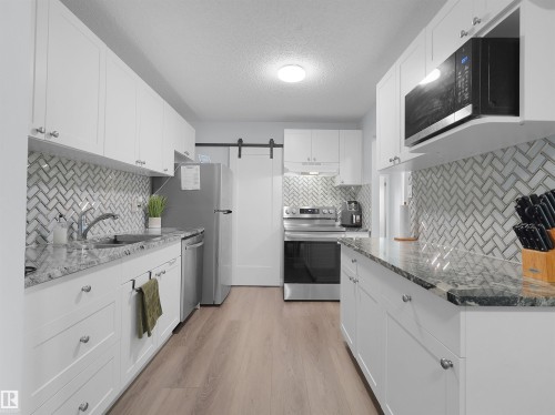 137 2703 79 Street, Edmonton, AB - Indoor Photo Showing Kitchen With Upgraded Kitchen
