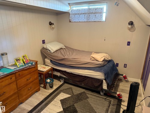 Image quality insufficient for description - 16112 87 Avenue, Edmonton, AB - Indoor Photo Showing Bedroom