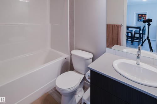 152 1818 Rutherford Road, Edmonton, AB - Indoor Photo Showing Bathroom