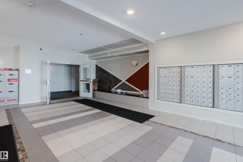152 1818 Rutherford Road, Edmonton, AB - Indoor Photo Showing Other Room