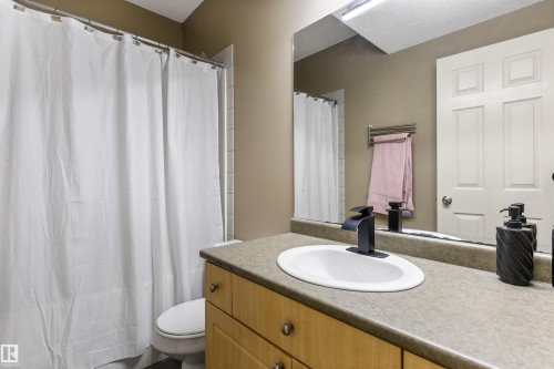 17120 119 Street, Edmonton, AB - Indoor Photo Showing Bathroom
