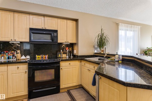 17120 119 Street, Edmonton, AB - Indoor Photo Showing Kitchen
