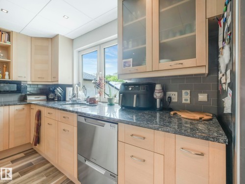 10961 75 Avenue, Edmonton, AB - Indoor Photo Showing Kitchen