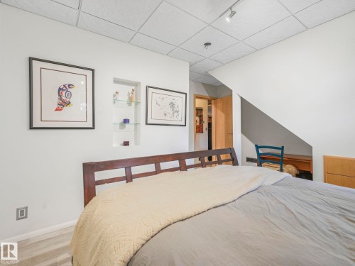 10961 75 Avenue, Edmonton, AB - Indoor Photo Showing Bedroom
