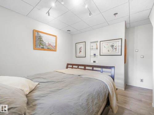 10961 75 Avenue, Edmonton, AB - Indoor Photo Showing Bedroom