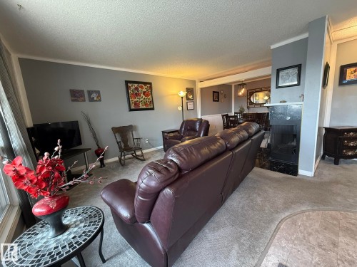 Living area featuring light gray wall paint and white crown molding - 5 2204 118 Street, Edmonton, AB - Indoor Photo Showing Living Room