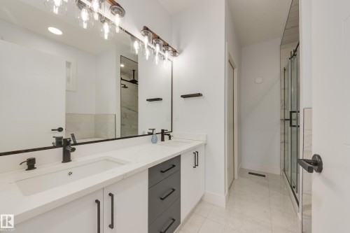10954 135 Street, Edmonton, AB - Indoor Photo Showing Bathroom