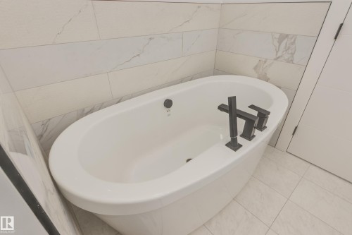 10954 135 Street, Edmonton, AB - Indoor Photo Showing Bathroom