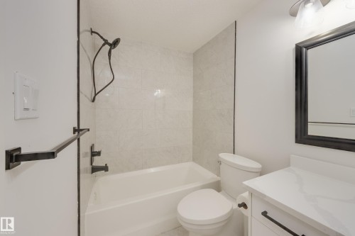 10954 135 Street, Edmonton, AB - Indoor Photo Showing Bathroom