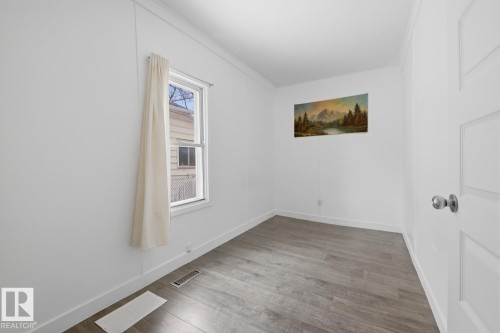 Main floor bed is a bright room with a window providing natural light. - 10927 93 Street Nw, Edmonton, AB - Indoor Photo Showing Other Room