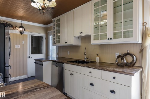 5 Greenview Crescent, St. Albert, AB - Indoor Photo Showing Kitchen