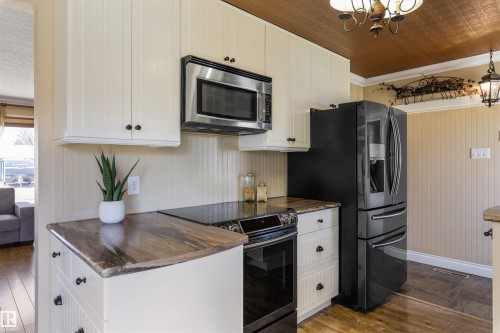 5 Greenview Crescent, St. Albert, AB - Indoor Photo Showing Kitchen