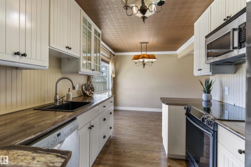 5 Greenview Crescent, St. Albert, AB - Indoor Photo Showing Kitchen