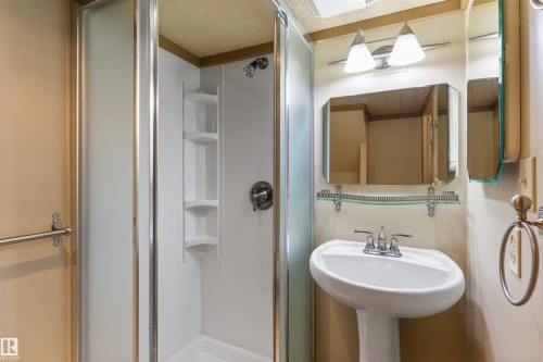 5 Greenview Crescent, St. Albert, AB - Indoor Photo Showing Bathroom