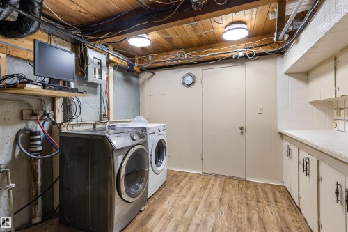 5 Greenview Crescent, St. Albert, AB - Indoor Photo Showing Laundry Room