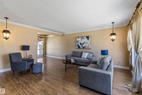5 Greenview Crescent, St. Albert, AB - Indoor Photo Showing Living Room