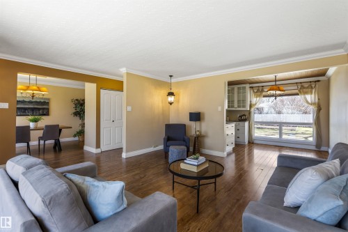 5 Greenview Crescent, St. Albert, AB - Indoor Photo Showing Living Room