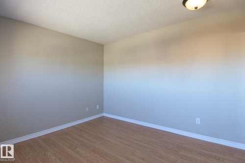 Image quality insufficient for description - 8039 27 Avenue, Edmonton, AB - Indoor Photo Showing Other Room