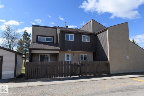Multi-story residence featuring a combination of stucco and horizontal siding - 8039 27 Avenue, Edmonton, AB - Outdoor
