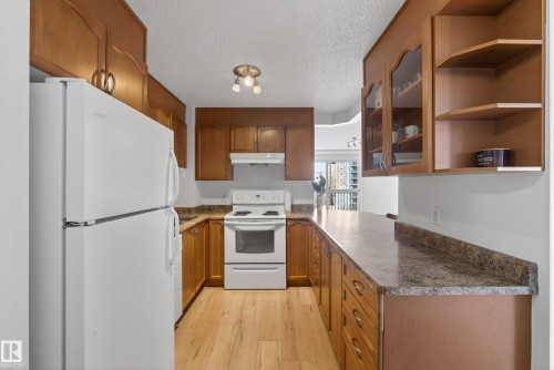 908 9715 110 Street, Edmonton, AB - Indoor Photo Showing Kitchen