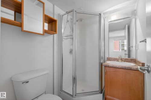 908 9715 110 Street, Edmonton, AB - Indoor Photo Showing Bathroom