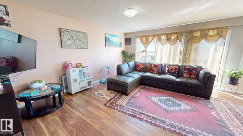 4017 41B Ave, Drayton Valley, AB - Indoor Photo Showing Living Room