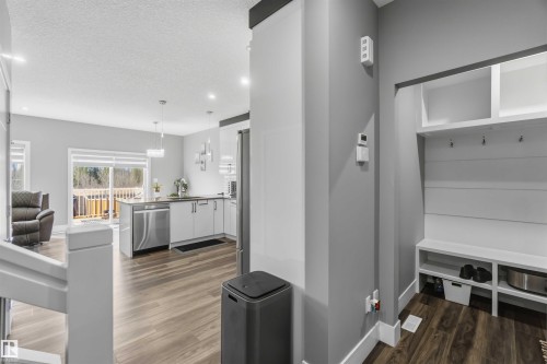 1641 Enright Way, Edmonton, AB - Indoor