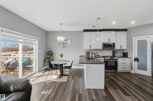 1641 Enright Way, Edmonton, AB - Indoor Photo Showing Kitchen